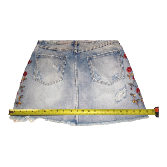 Miss Two Canadian Brand Lightwash Distressed Embroidered Floral Jean Skirt Large - Picture 14 of 14